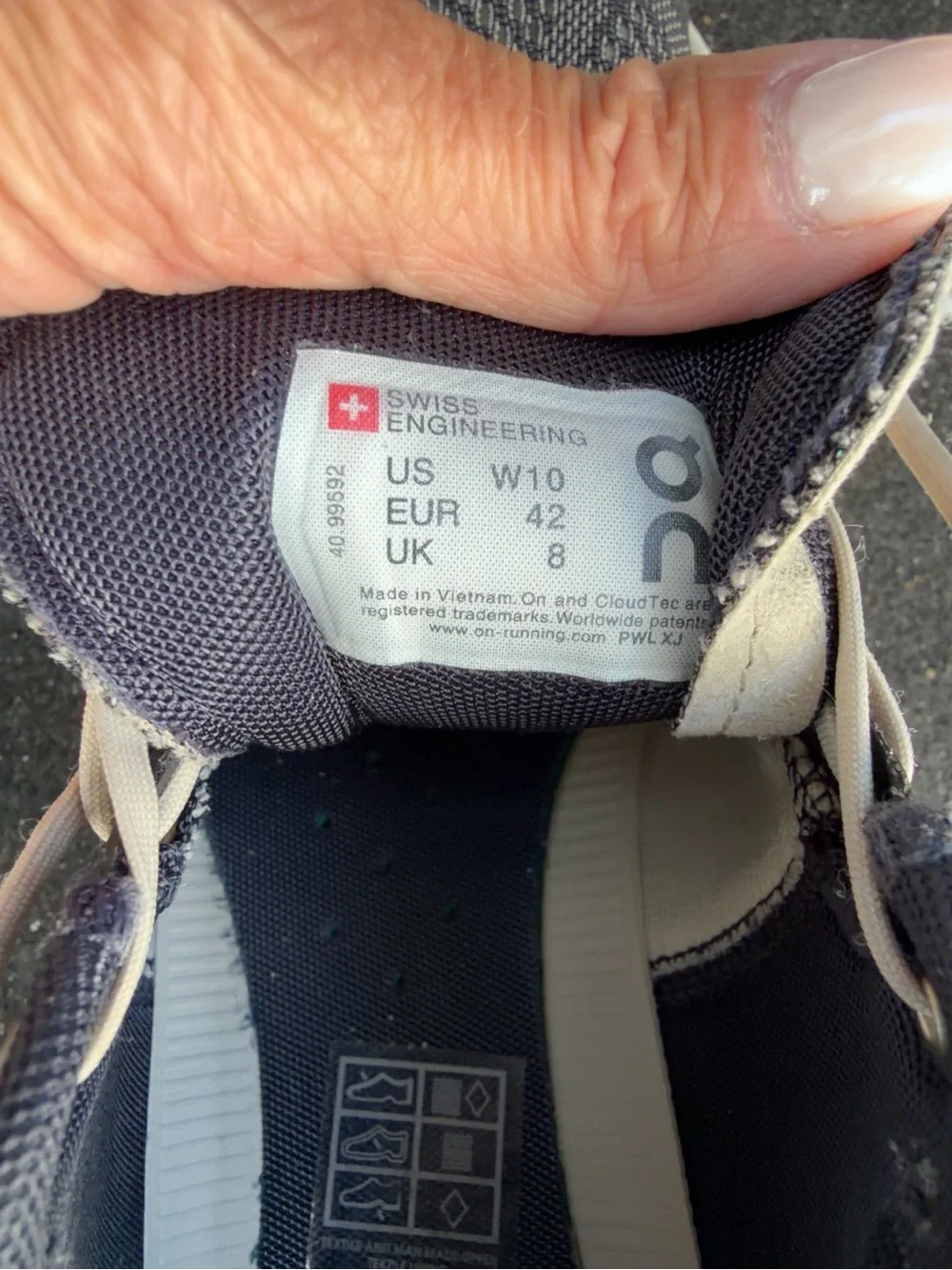 On Running Women’s Sneakers - Gray and White